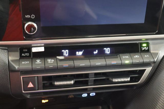 Used 2025 Toyota Camry SE image 23