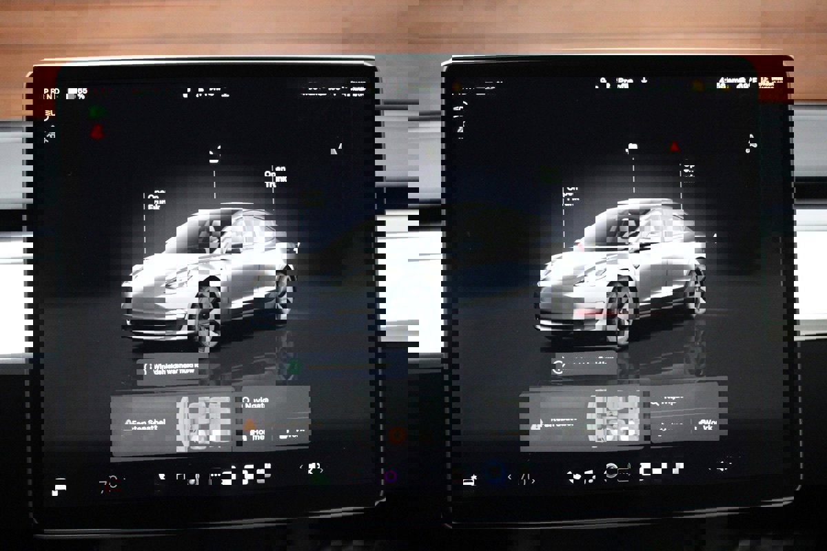 Used 2023 Tesla Model 3 Standard Range image 25
