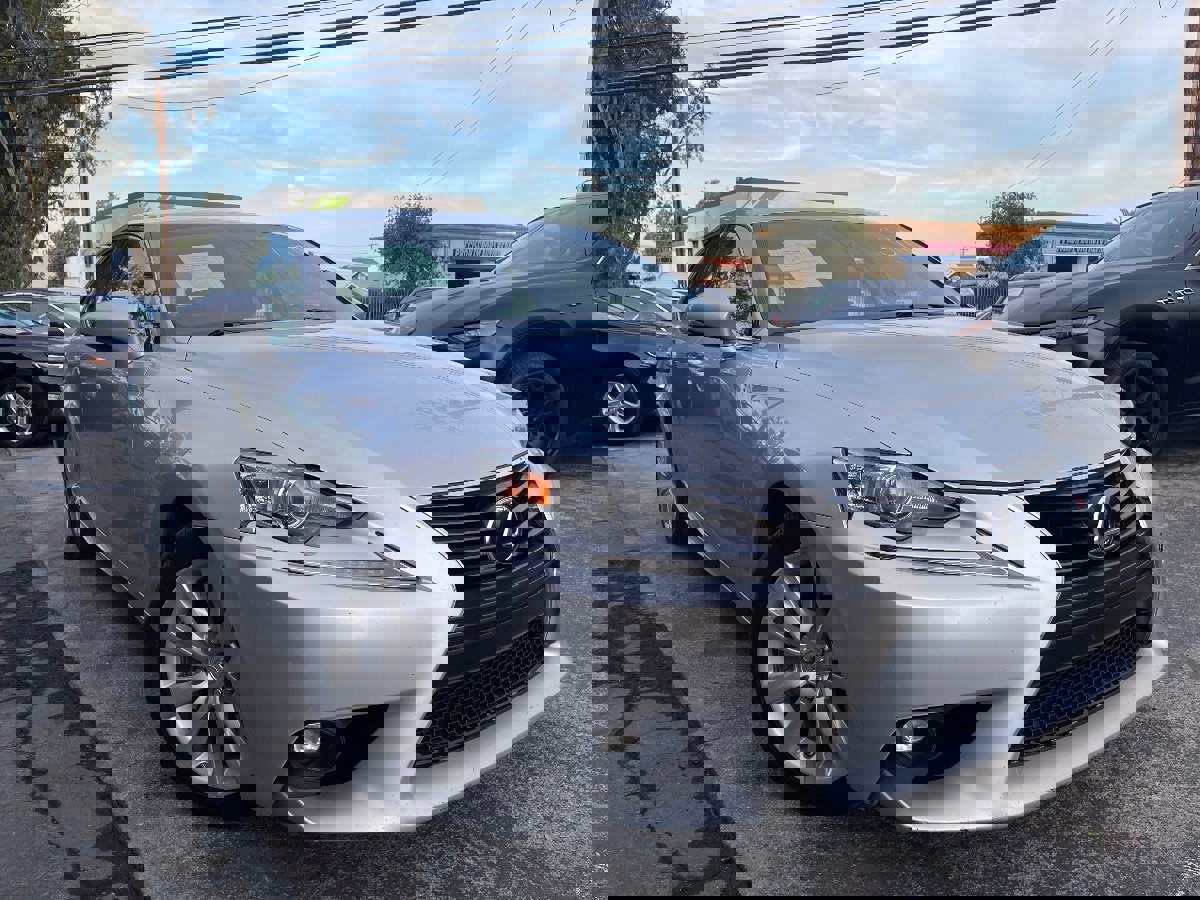 Used 2016 Lexus IS 200t w/ Luxury Package image 3