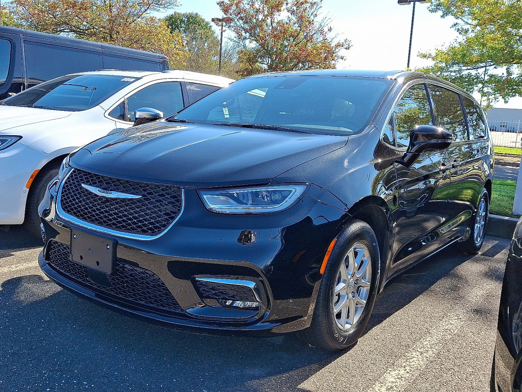 New 2026 Chrysler Pacifica Select image 1