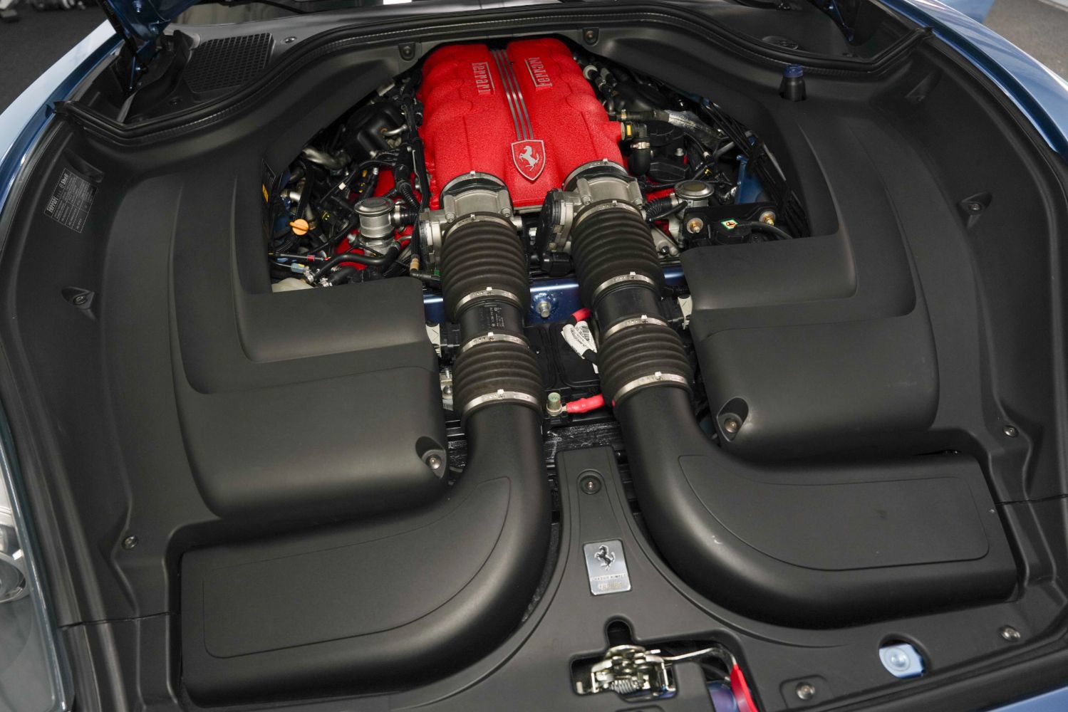 Used 2012 Ferrari California RWD image 44