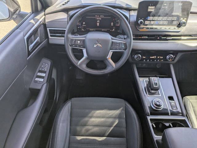 Used 2024 Mitsubishi Outlander SE image 19
