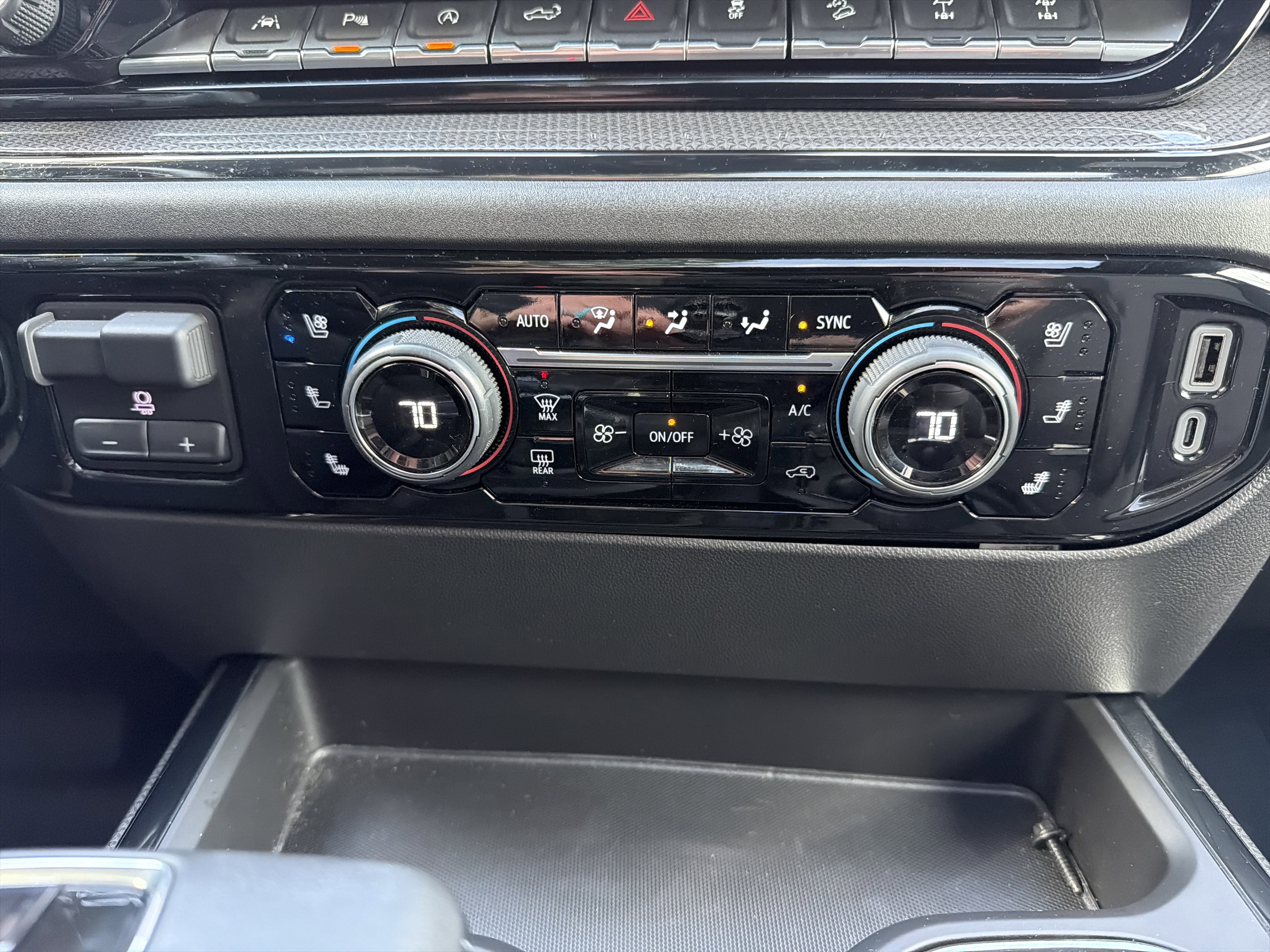Used 2023 Chevrolet Silverado 1500 ZR2 w/ Technology Package AWD/4WD image 24
