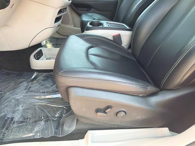 Used 2024 Chrysler Pacifica Touring-L FWD image 25