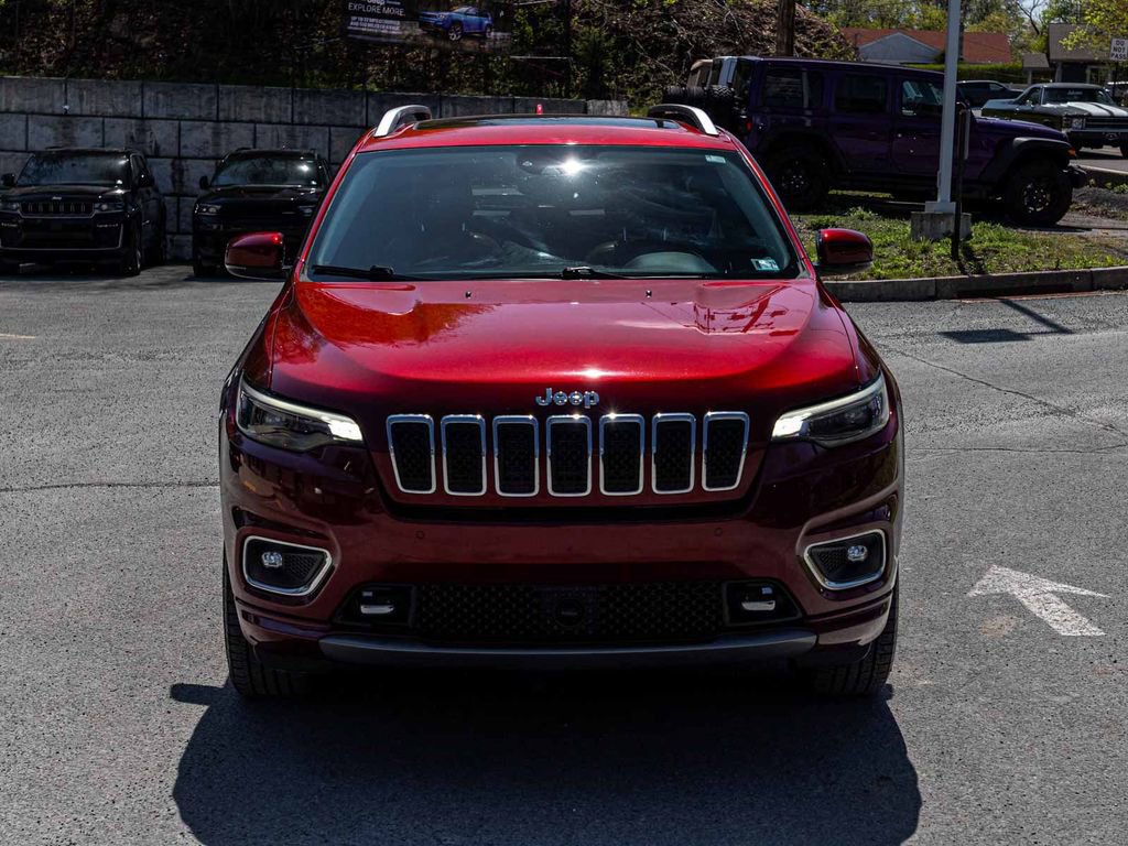 Used 2019 Jeep Cherokee Overland w/ Technology Group AWD/4WD image 2