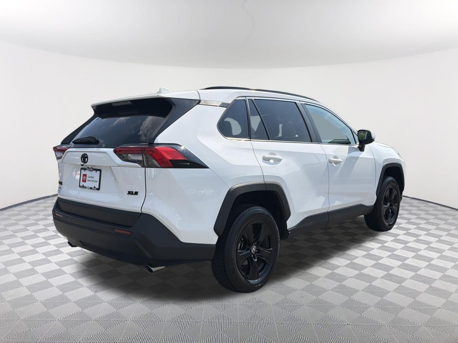 Certified 2025 Toyota RAV4 XLE FWD image 17
