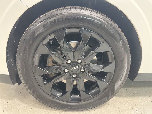 Used 2022 Kia Carnival SX image 4