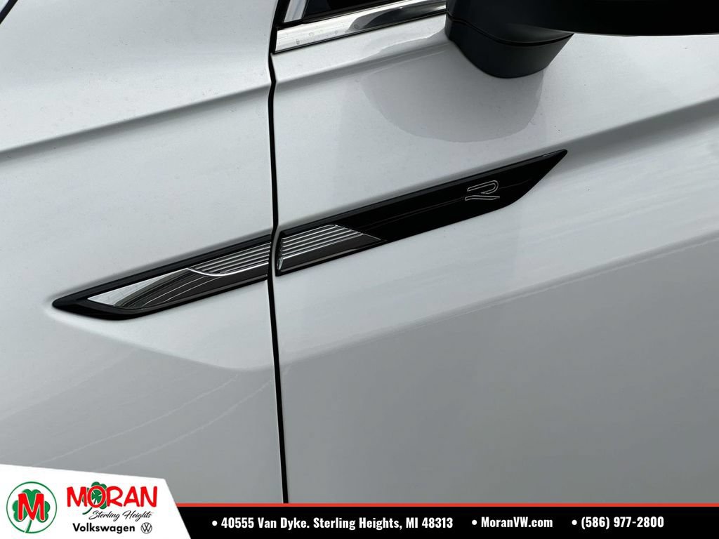 Certified 2024 Volkswagen Tiguan SEL R-Line AWD/4WD image 9