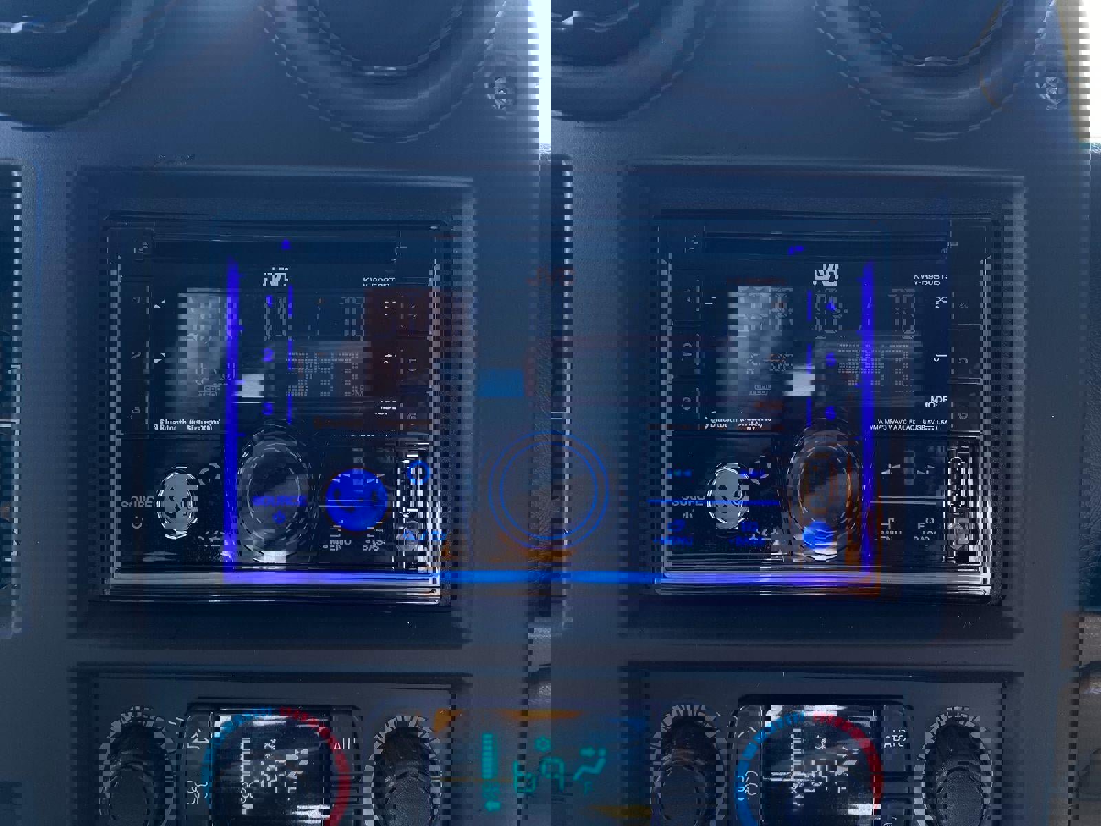 Used 2005 HUMMER H2 SUV w/ Preferred Equipment Group image 38