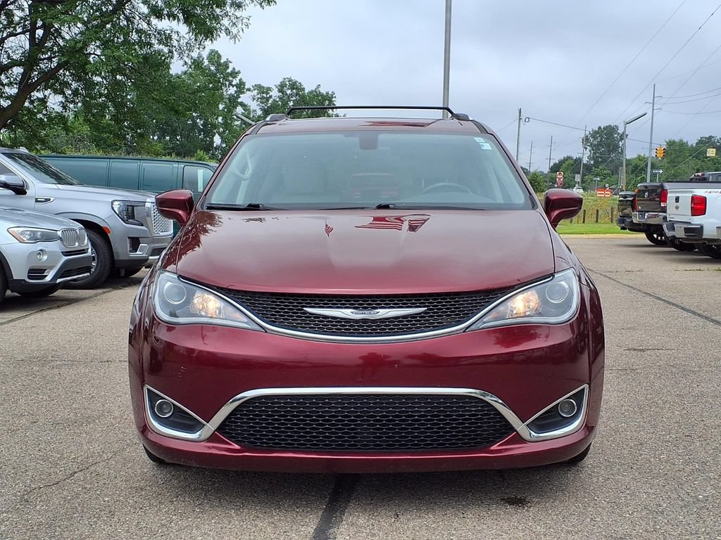 Used 2019 Chrysler Pacifica Touring-L FWD image 2