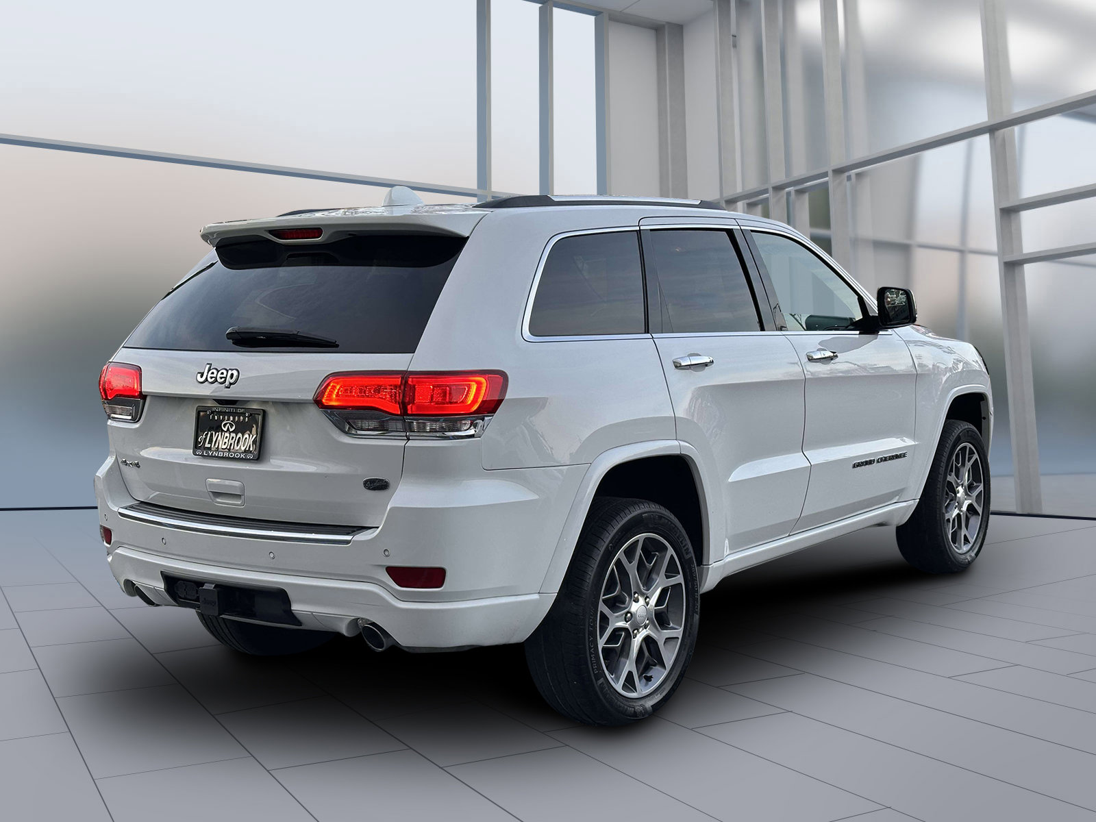 Used 2020 Jeep Grand Cherokee Overland image 3