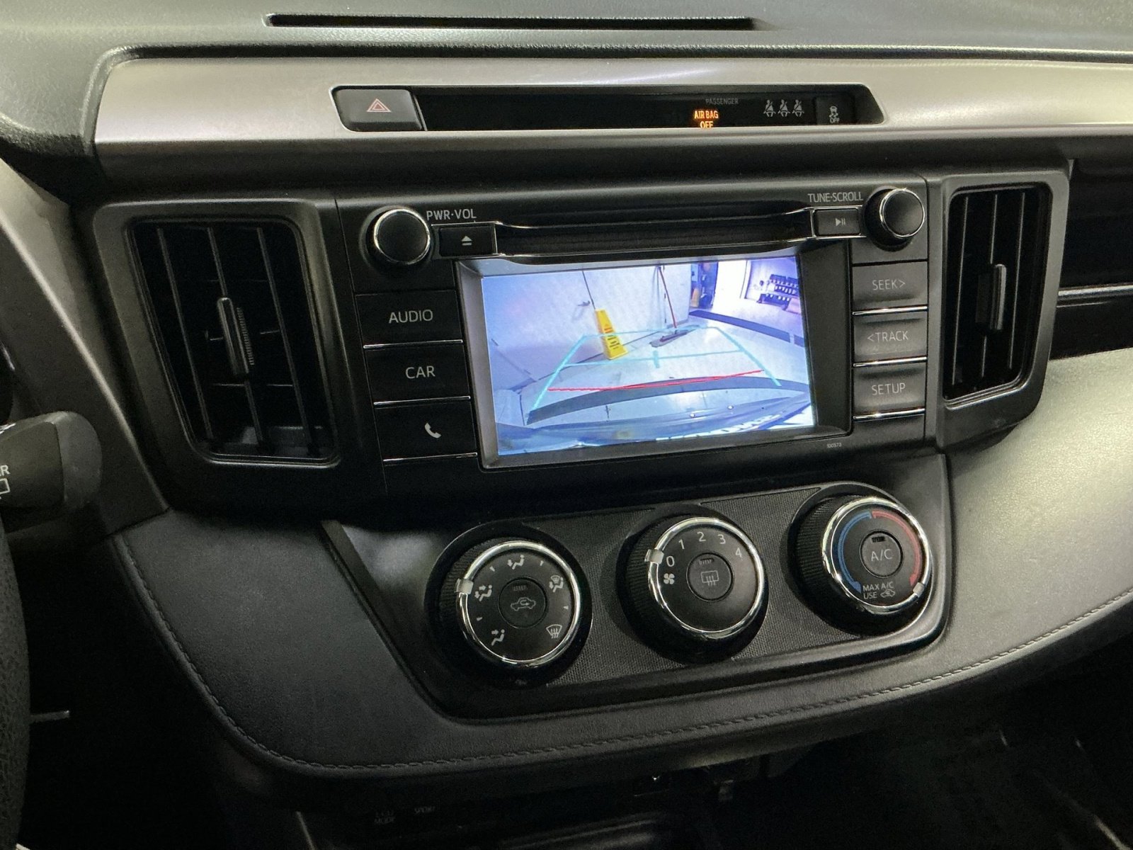 Used 2018 Toyota RAV4 LE image 27