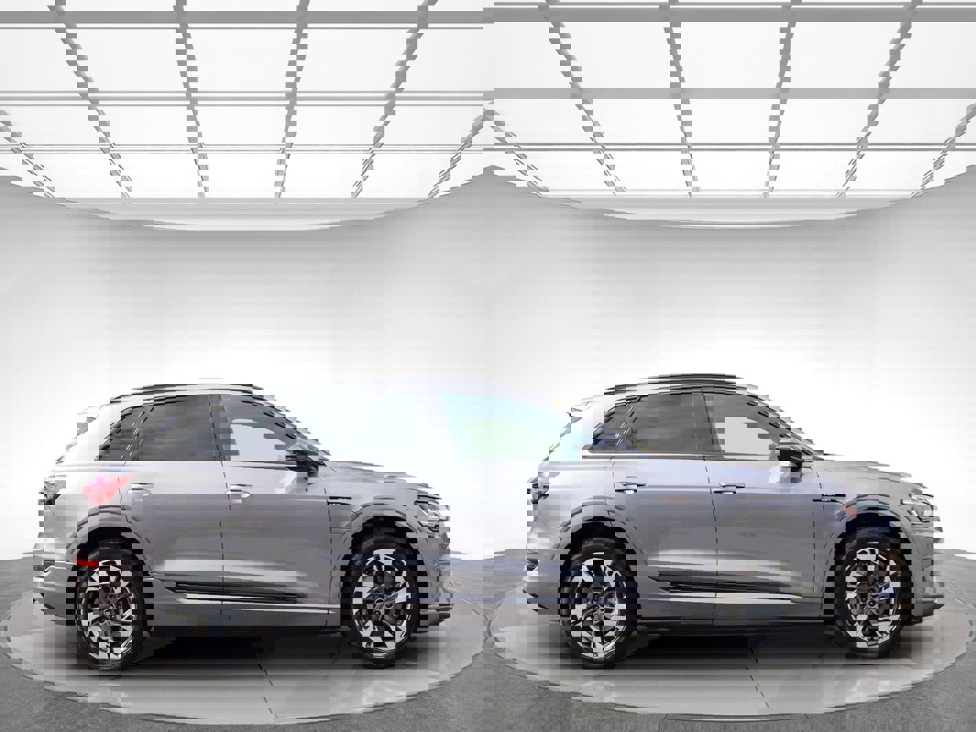 Used 2021 Audi e-tron Premium w/ Convenience Plus Package image 4