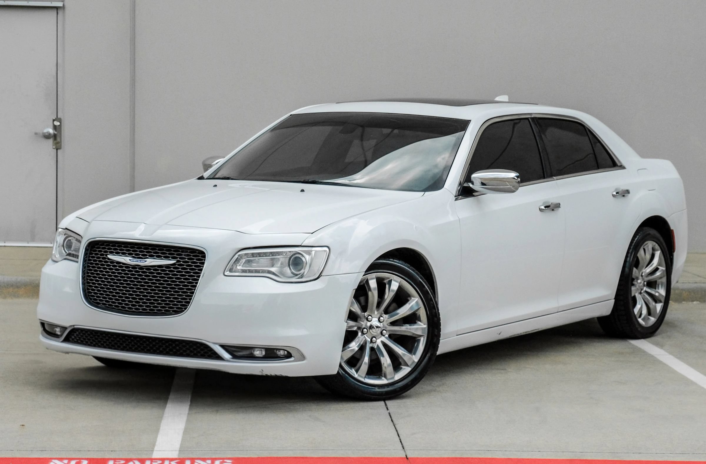 Used 2020 Chrysler 300 Limited RWD image 6