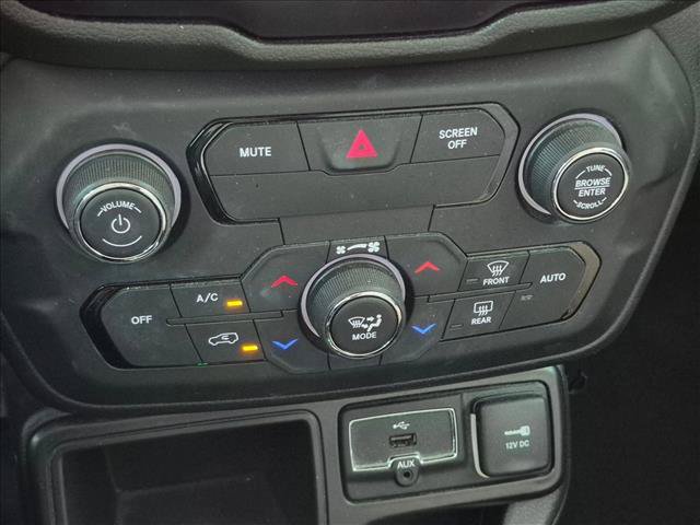 Used 2018 Jeep Renegade Latitude FWD image 11