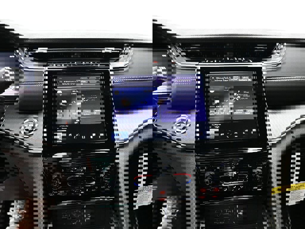 New 2025 Jeep Grand Cherokee Altitude image 16