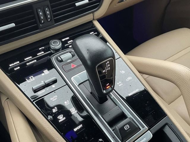 Used 2023 Porsche Cayenne Platinum Edition image 32