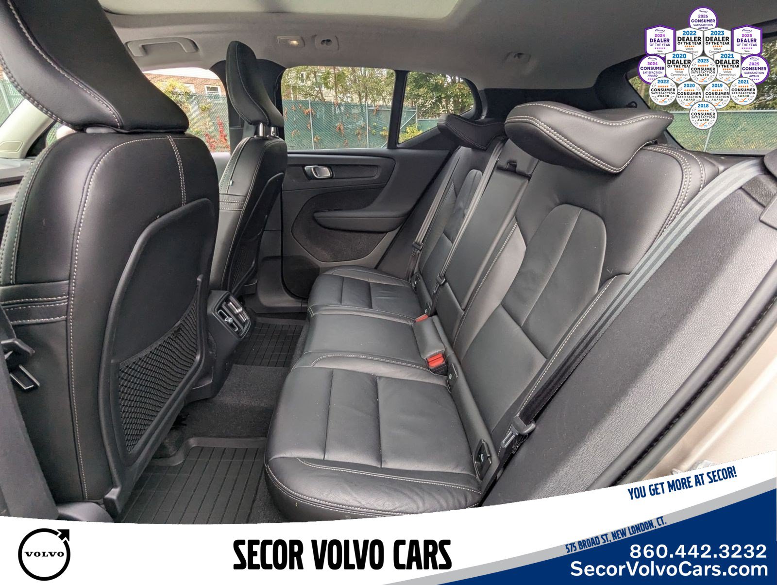Certified 2023 Volvo XC40 B5 Plus AWD/4WD image 9