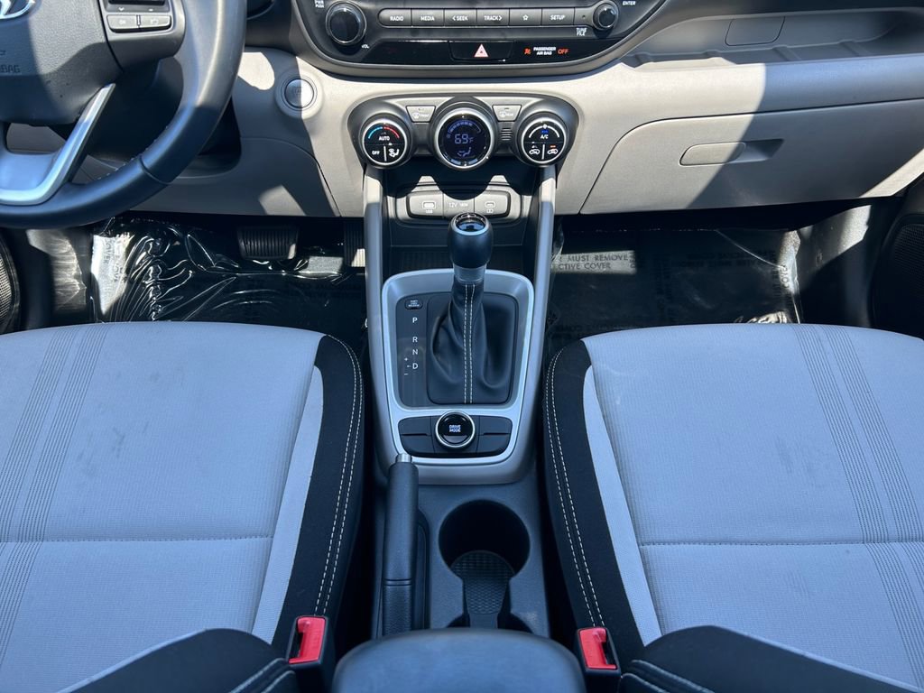Certified 2025 Hyundai Venue SEL FWD image 13