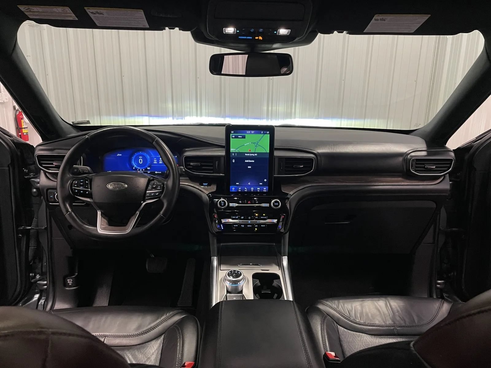 Used 2023 Ford Explorer Platinum w/ Technology Package AWD/4WD image 29