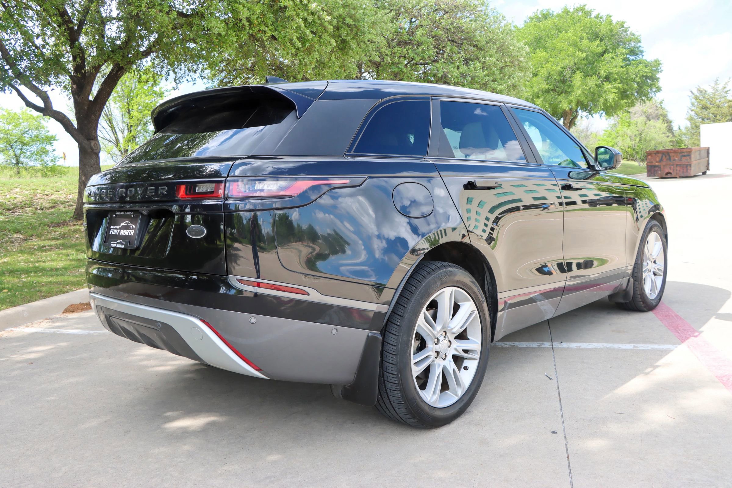 Used 2018 Land Rover Range Rover Velar R-Dynamic SE AWD/4WD image 7