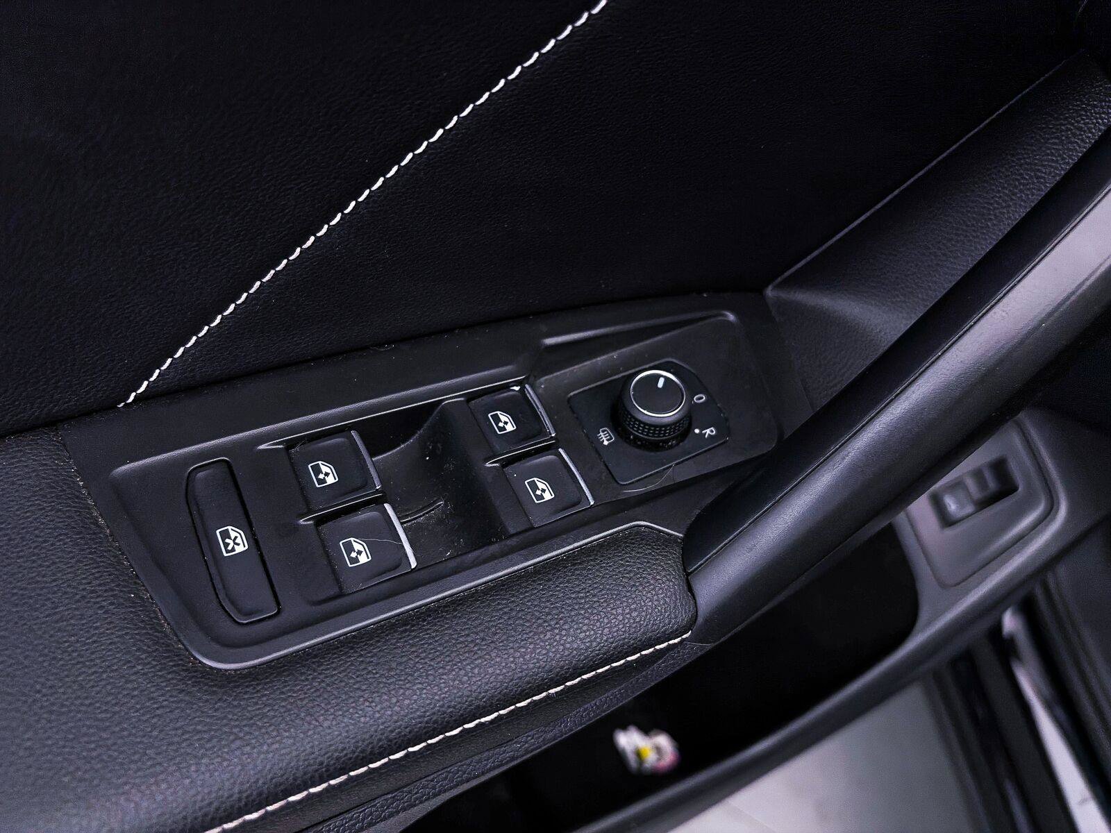Used 2022 Volkswagen Tiguan SE FWD image 16