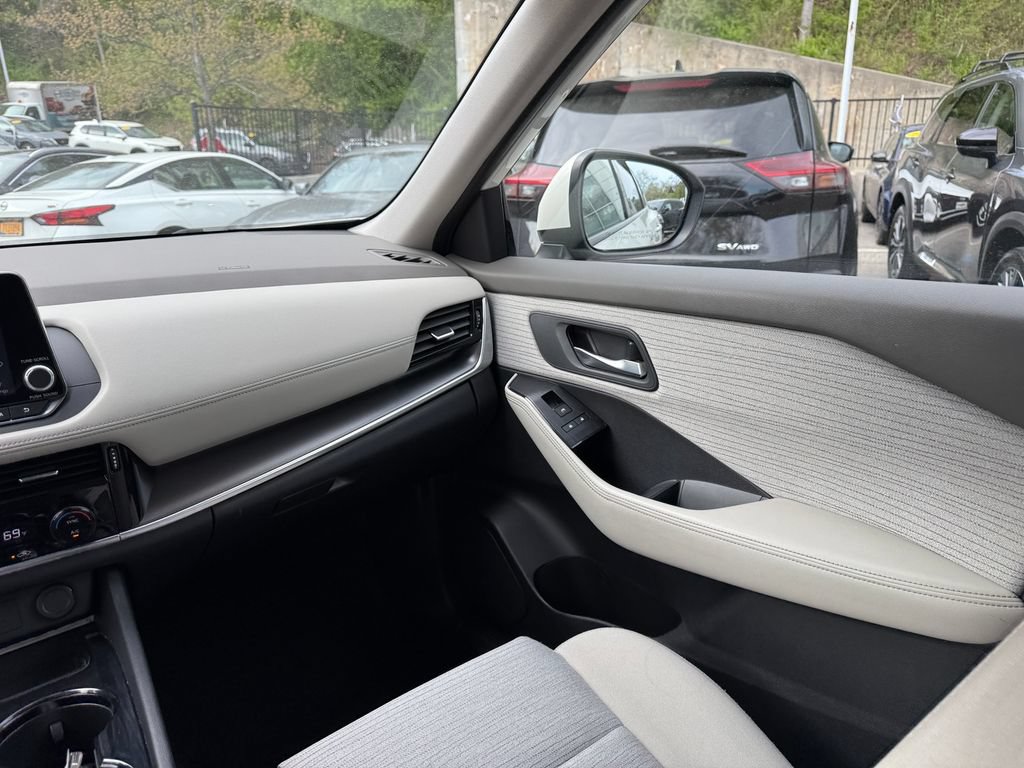 Used 2021 Nissan Rogue SV AWD/4WD image 16