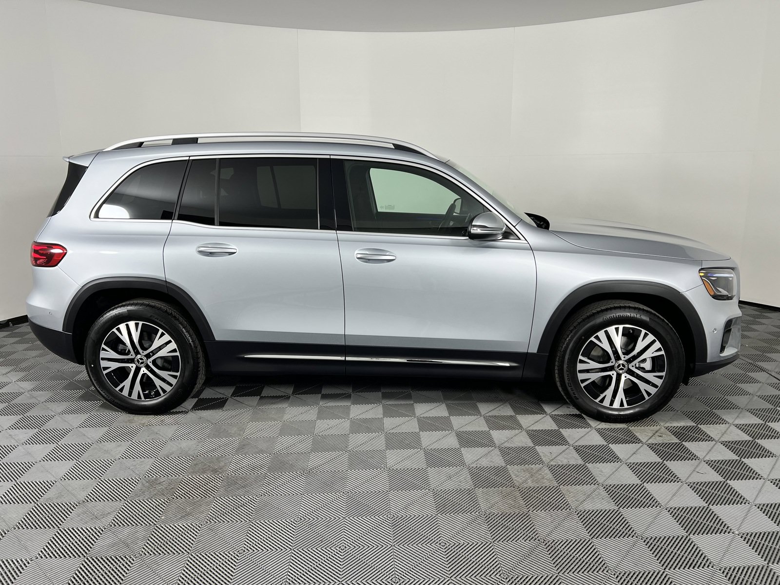 Used 2025 Mercedes-Benz GLB 250 image 14