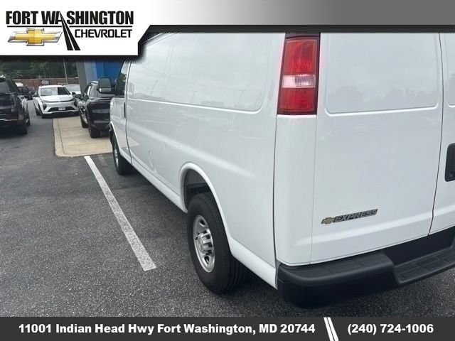 Used 2025 Chevrolet Express 2500 Extended w/ Driver Convenience Package RWD image 4