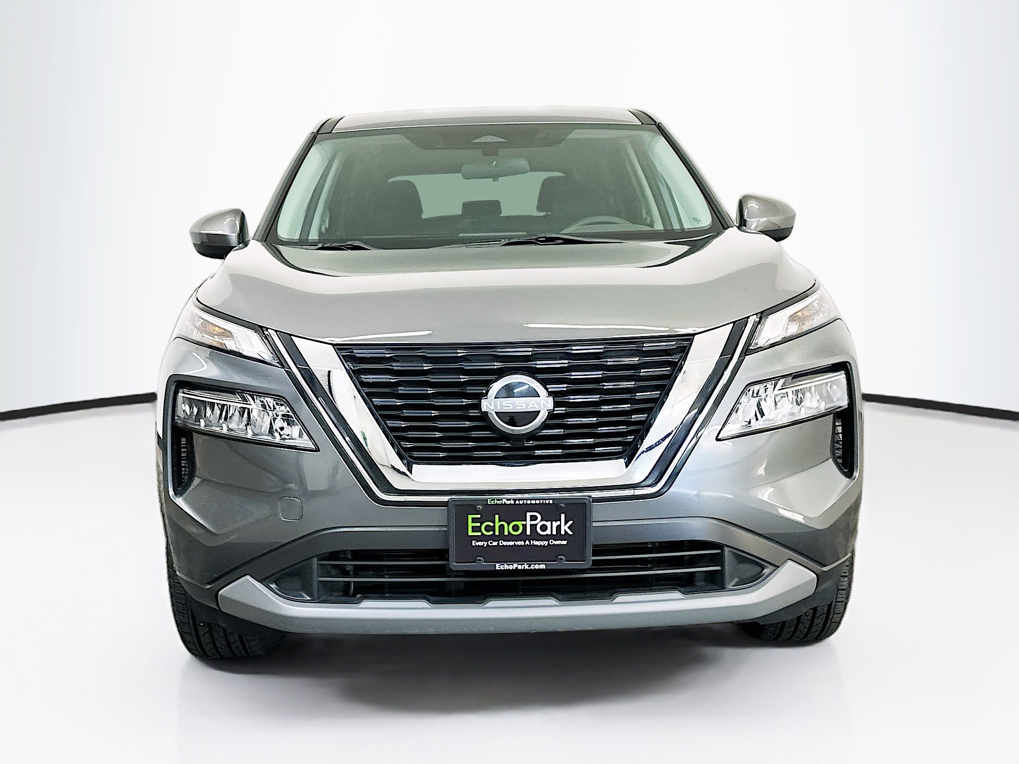 Used 2023 Nissan Rogue SV image 2