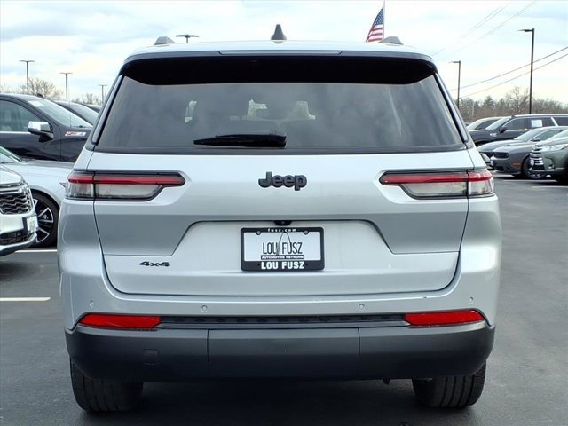 Used 2023 Jeep Grand Cherokee L Laredo image 31