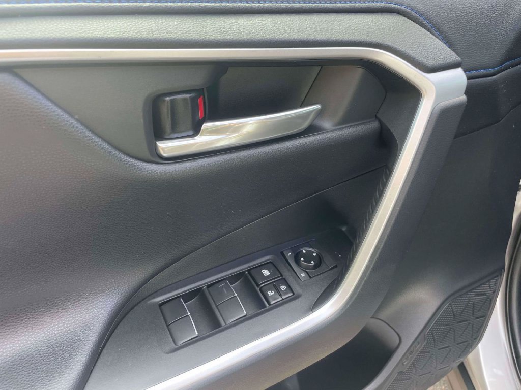 Used 2021 Toyota RAV4 XSE AWD/4WD image 17