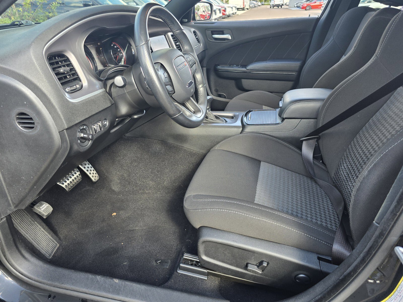 Used 2022 Dodge Charger R/T w/ Blacktop Package image 11