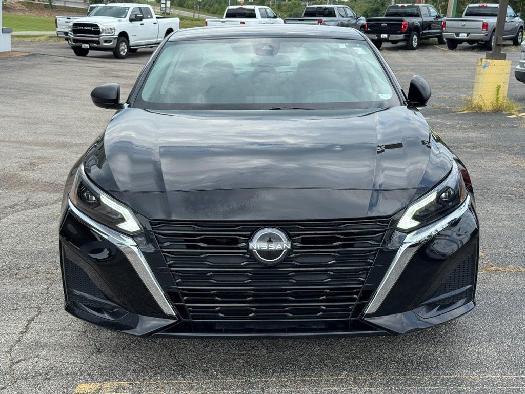 Used 2024 Nissan Altima 2.5 SV FWD image 9