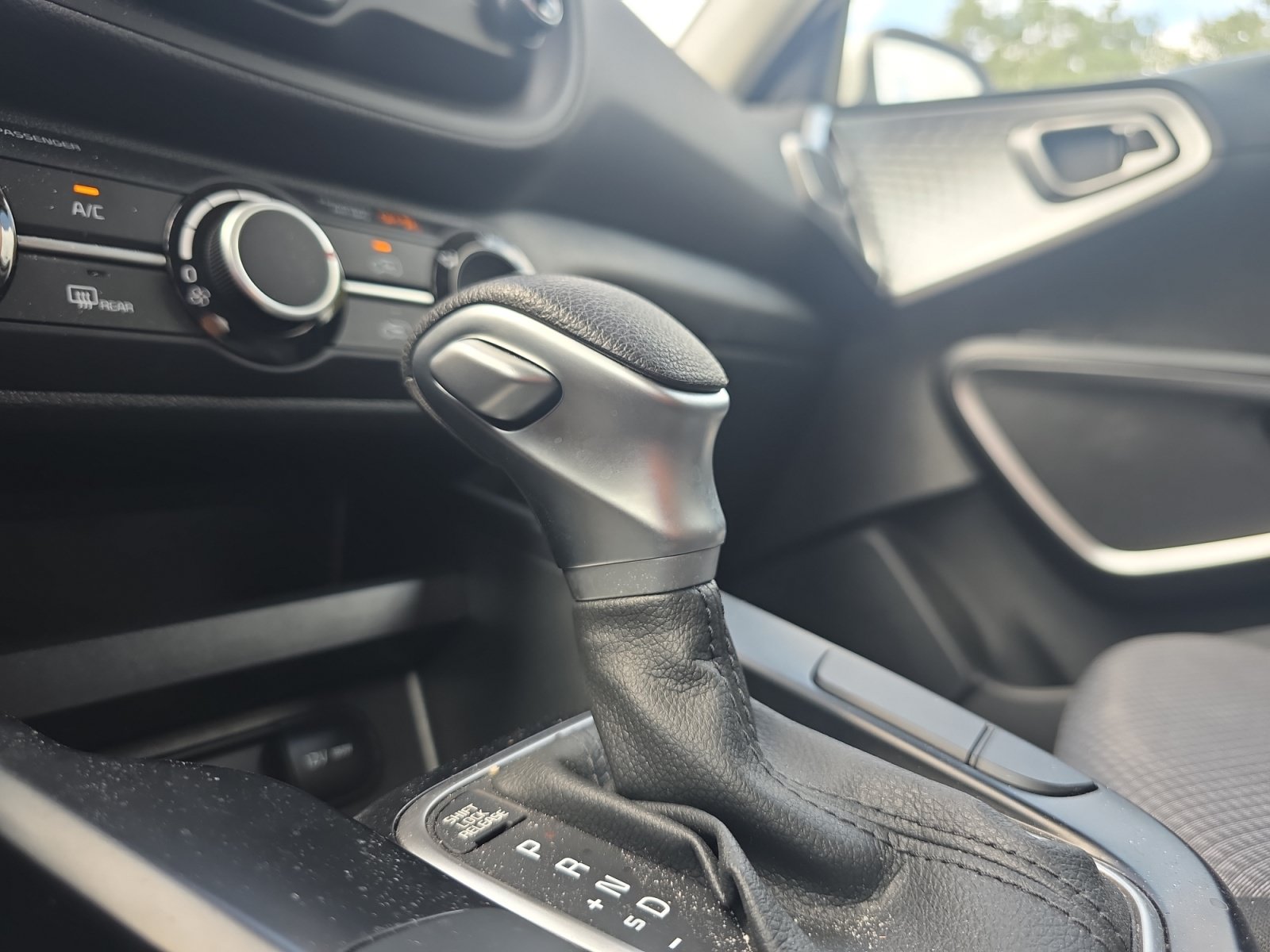 Certified 2025 Kia Soul LX w/ LX Technology Package FWD image 20