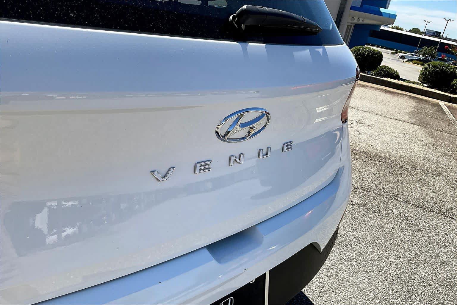 Used 2025 Hyundai Venue SEL FWD image 30
