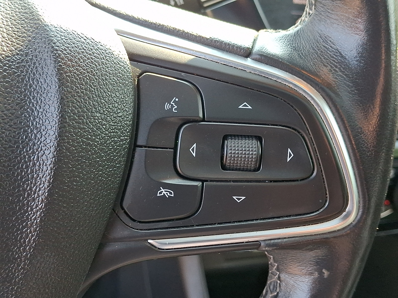 Used 2021 Buick Encore GX Essence w/ Advanced Technology Package AWD/4WD image 24