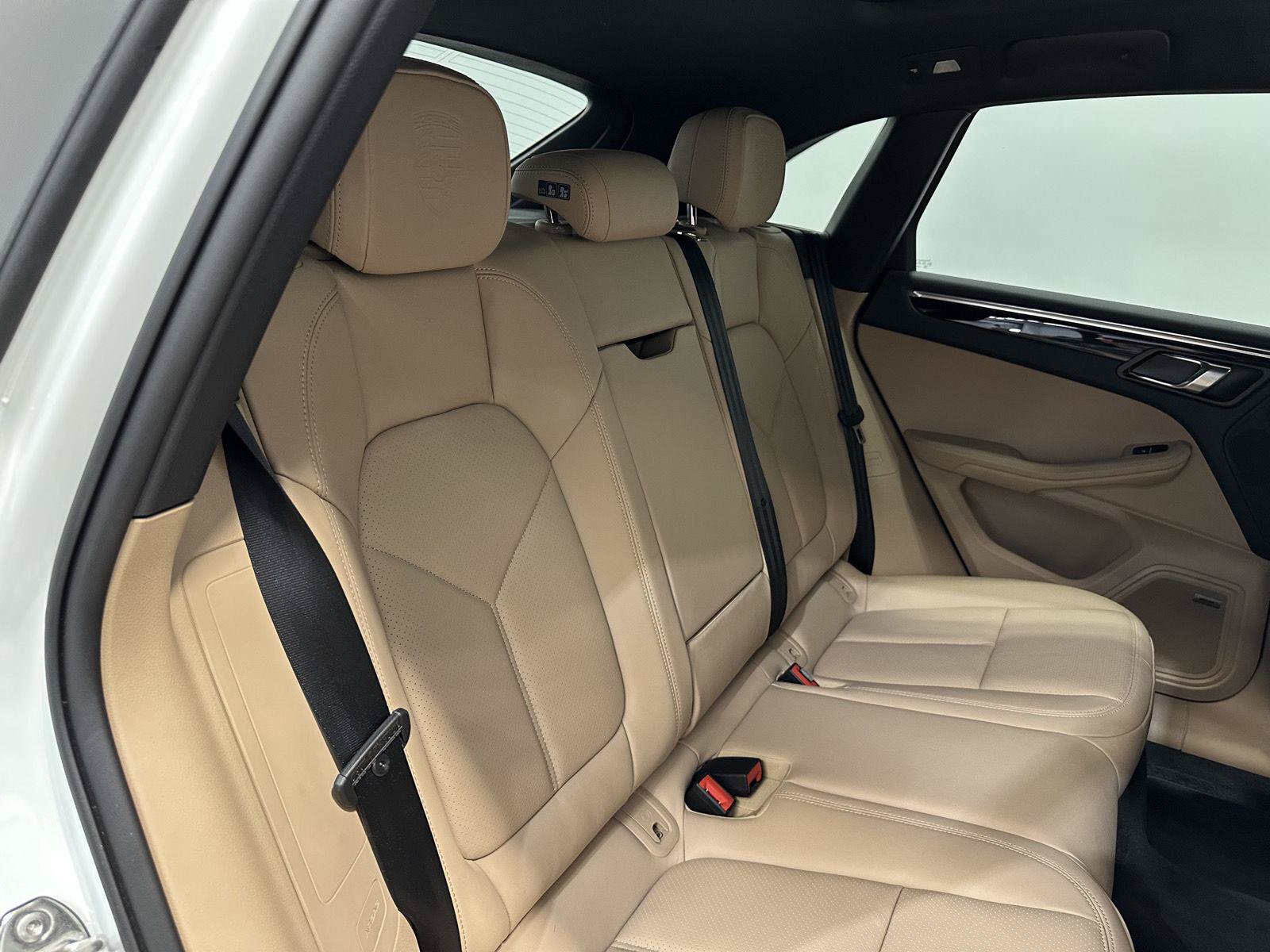 Certified 2025 Porsche Macan AWD/4WD image 41