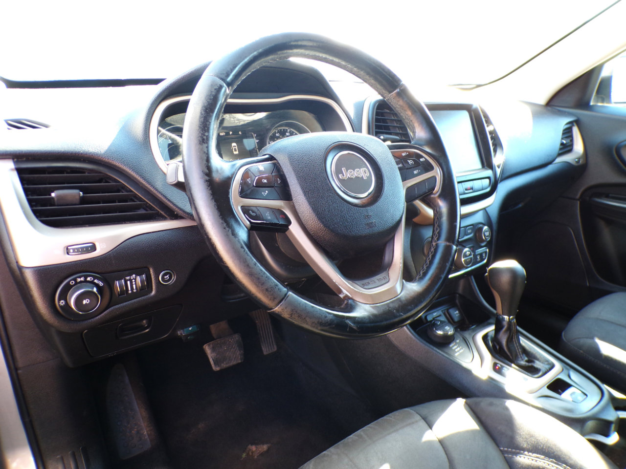 Used 2014 Jeep Cherokee Latitude w/ Comfort/Convenience Group image 29