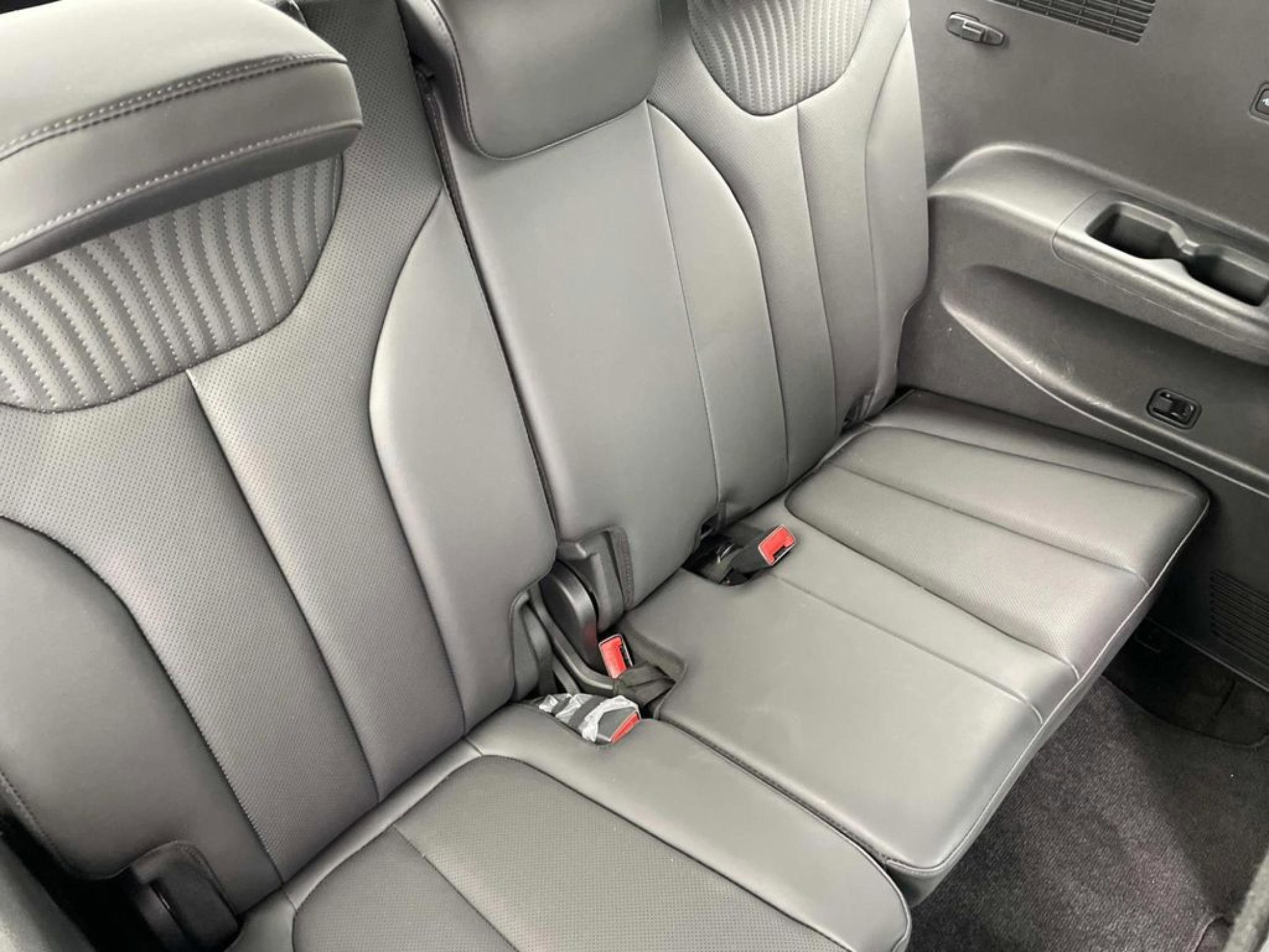 Used 2025 Hyundai Palisade Calligraphy FWD image 17