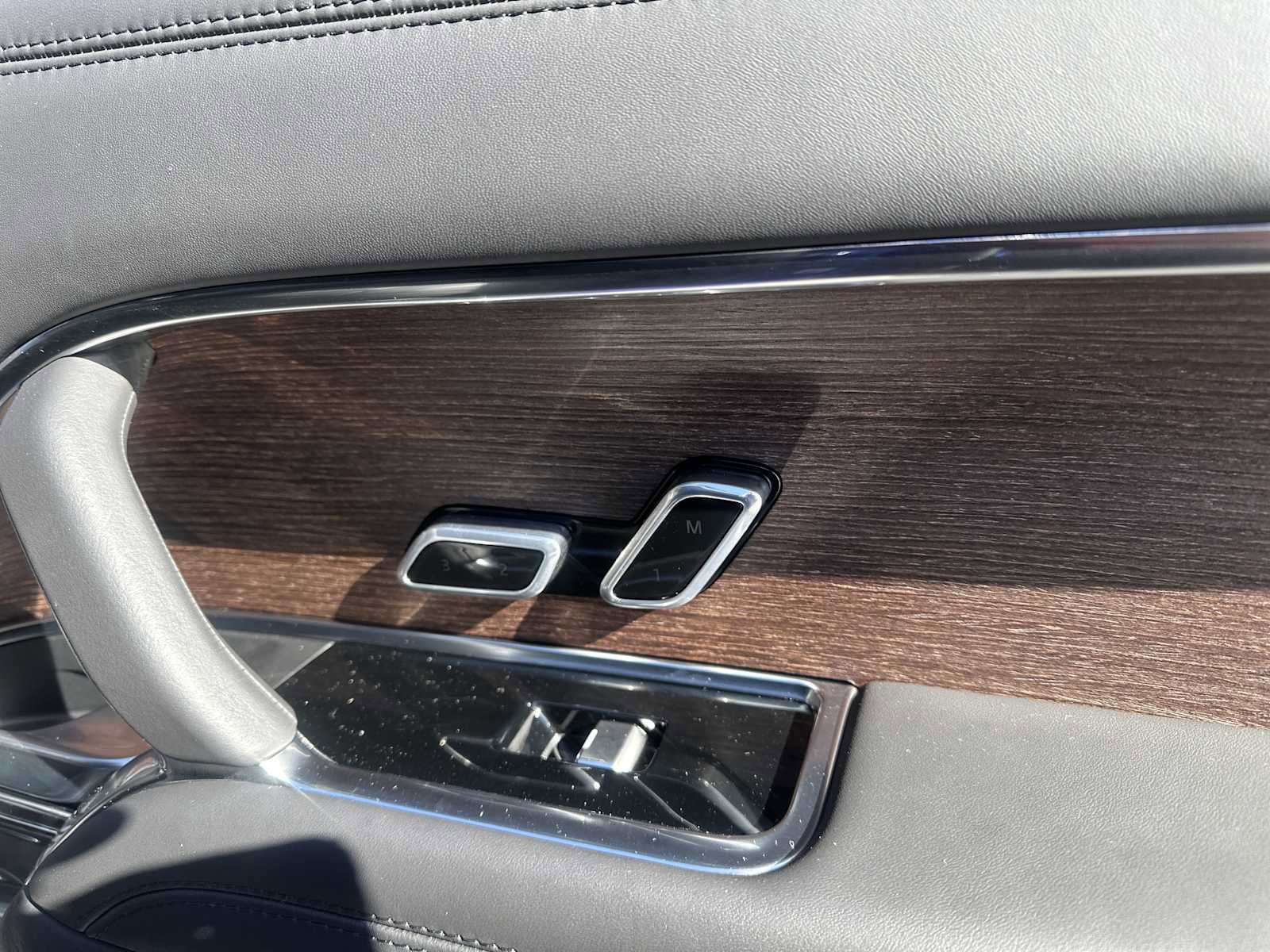 Used 2024 Land Rover Range Rover Autobiography image 35