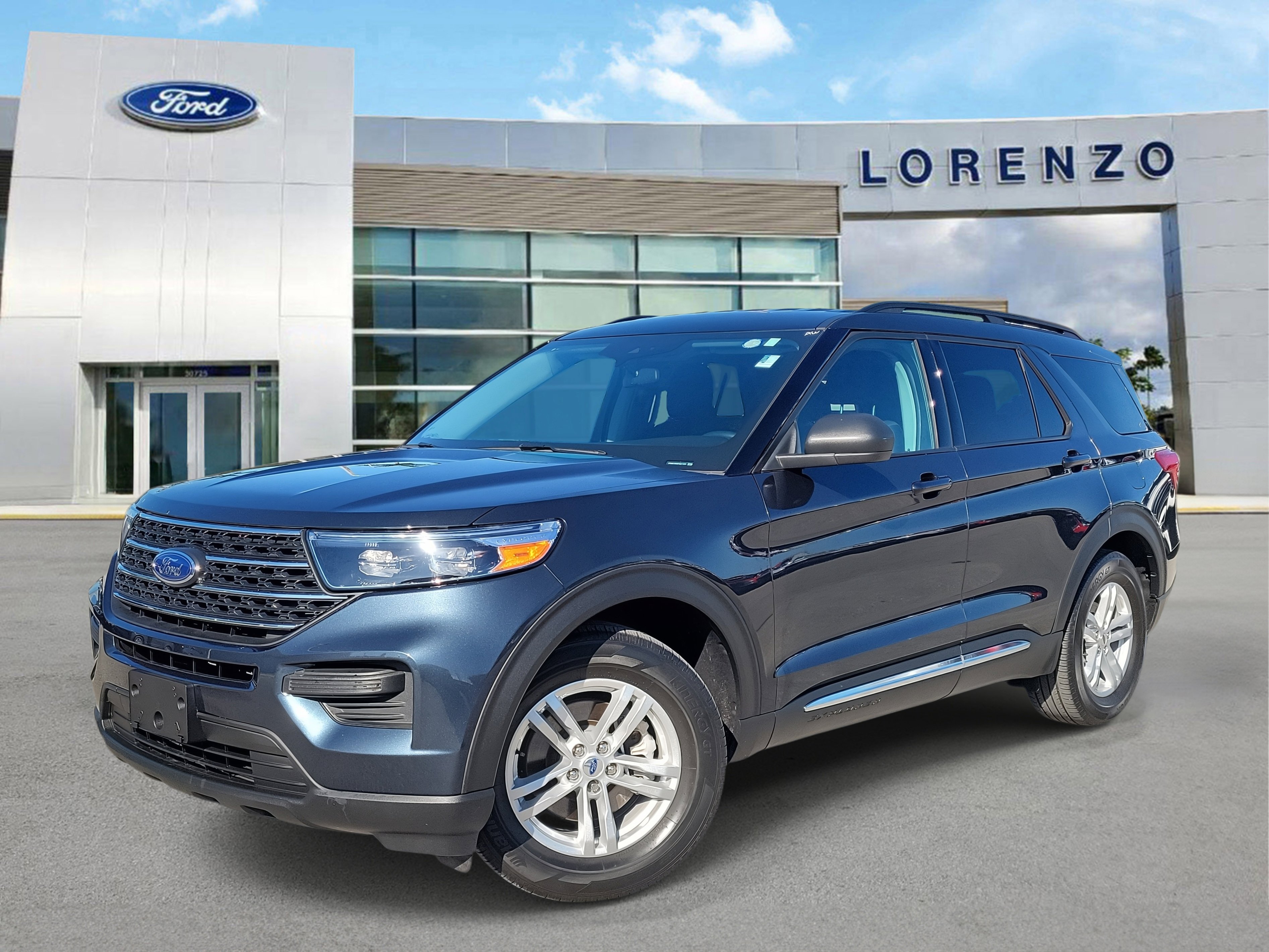 Used 2023 Ford Explorer XLT image 1