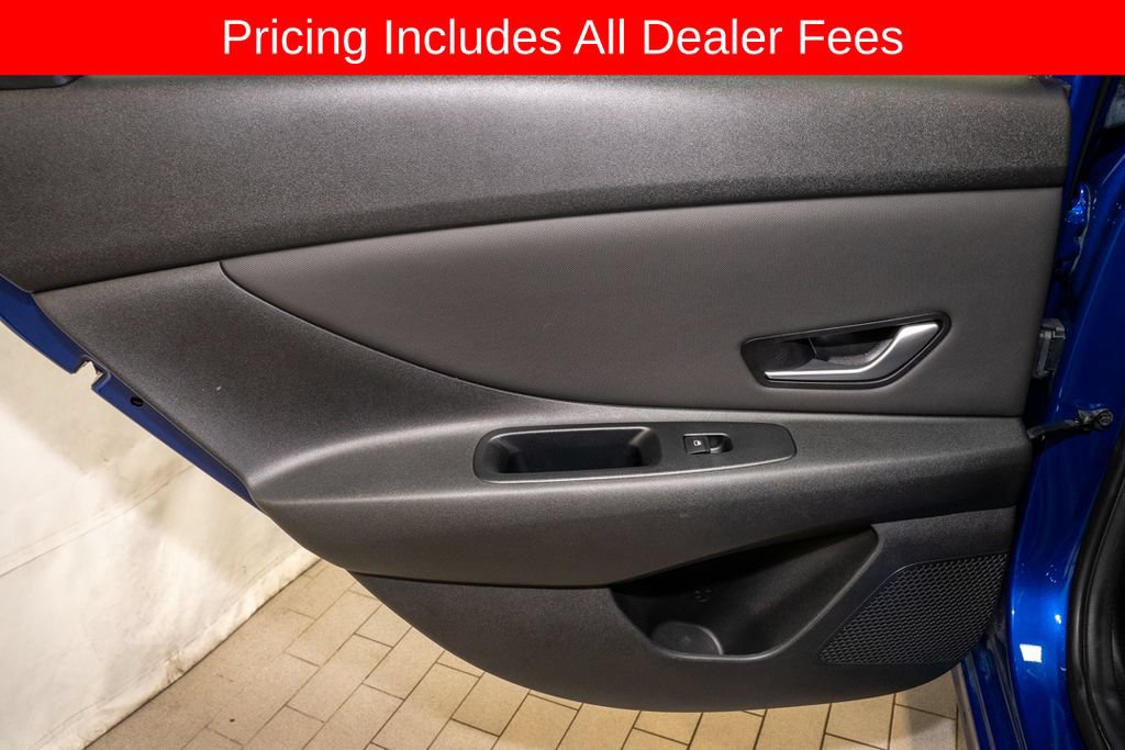 Used 2023 Hyundai Elantra Limited FWD image 9