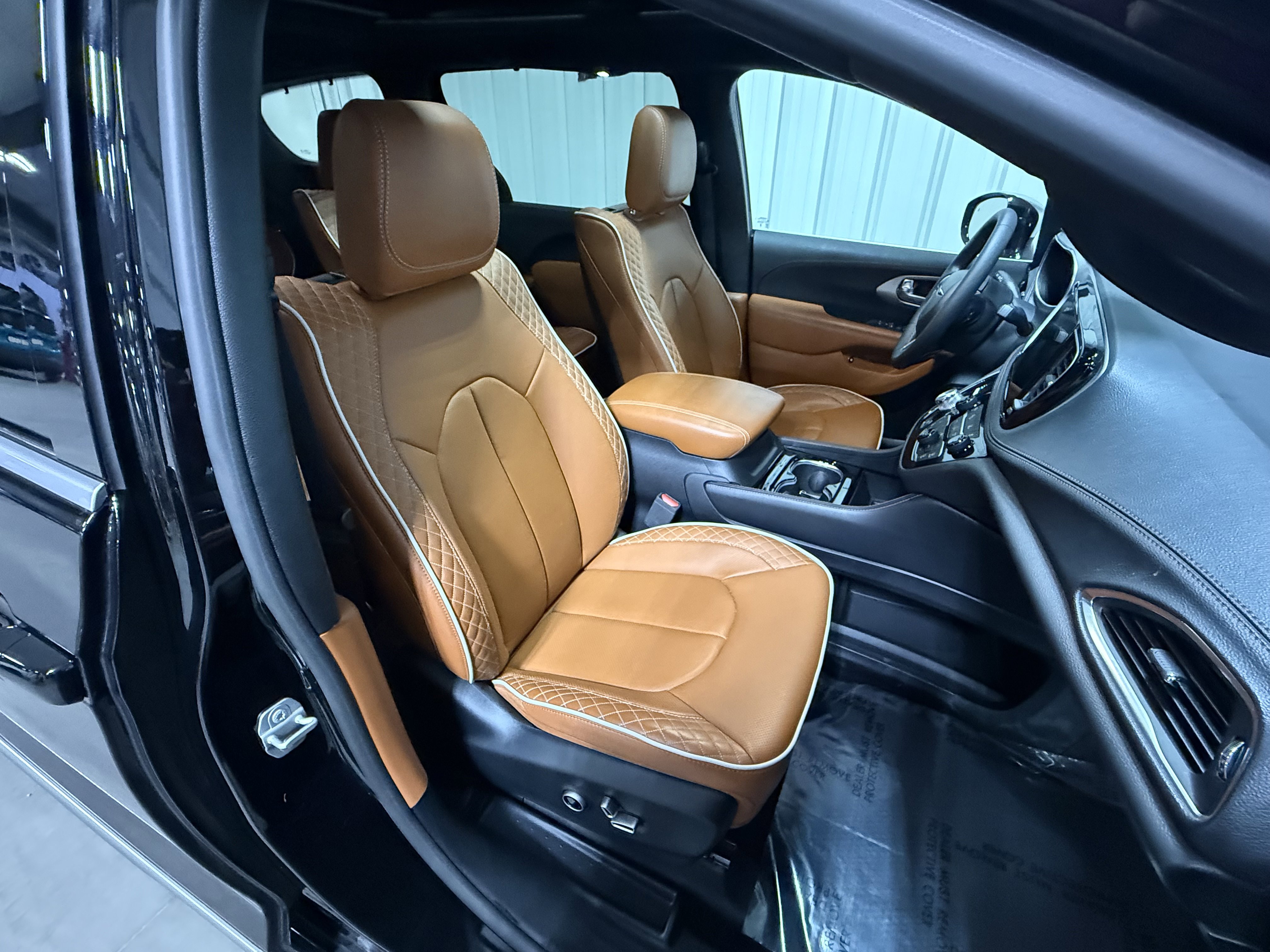 Used 2024 Chrysler Pacifica Pinnacle image 10