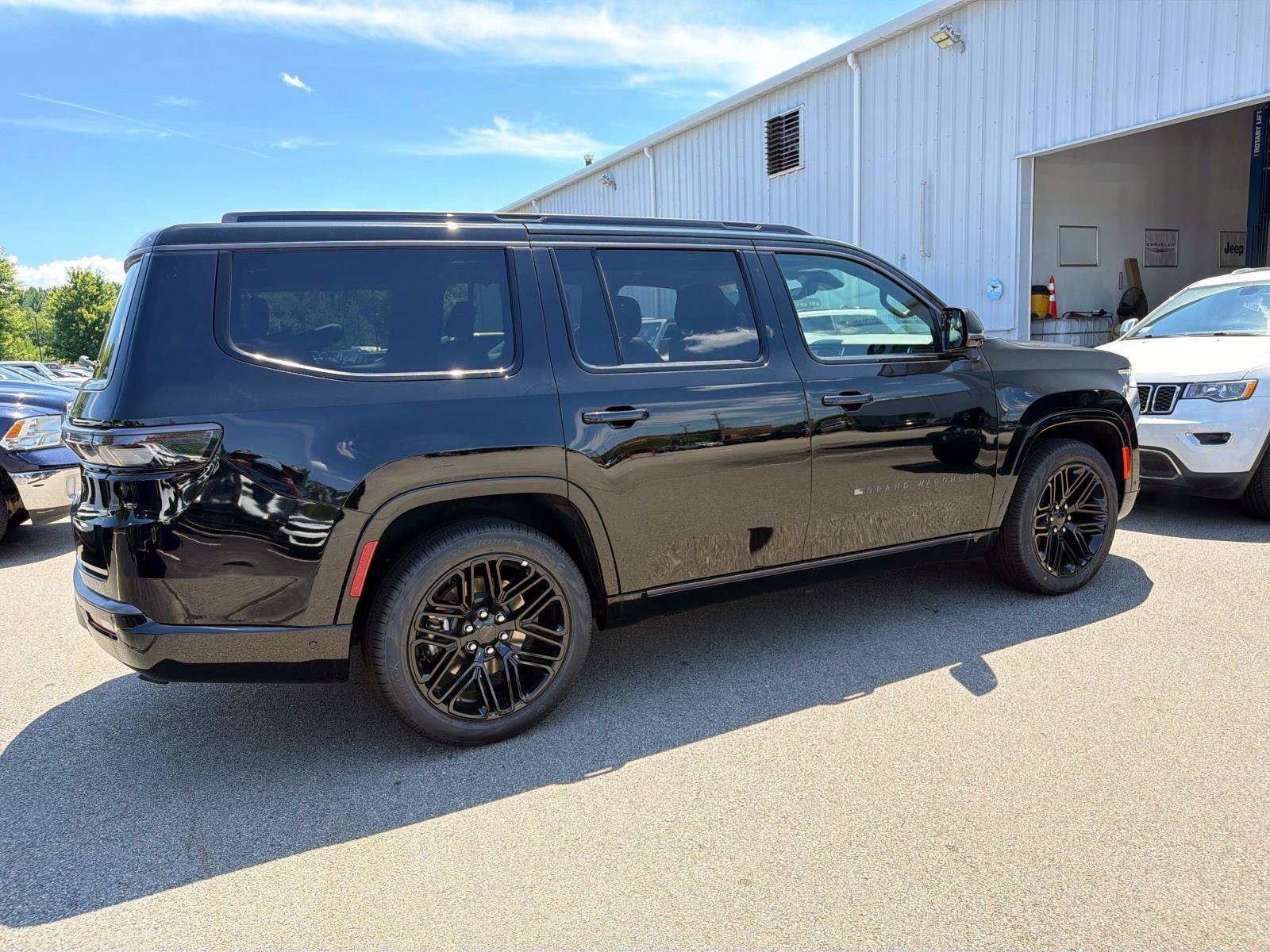 New 2026 Jeep Grand Wagoneer Limited AWD/4WD image 2