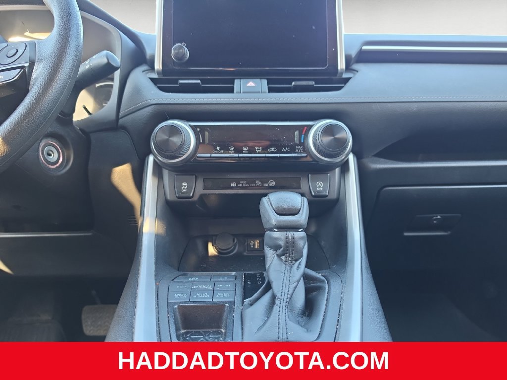 Used 2024 Toyota RAV4 LE AWD/4WD image 12