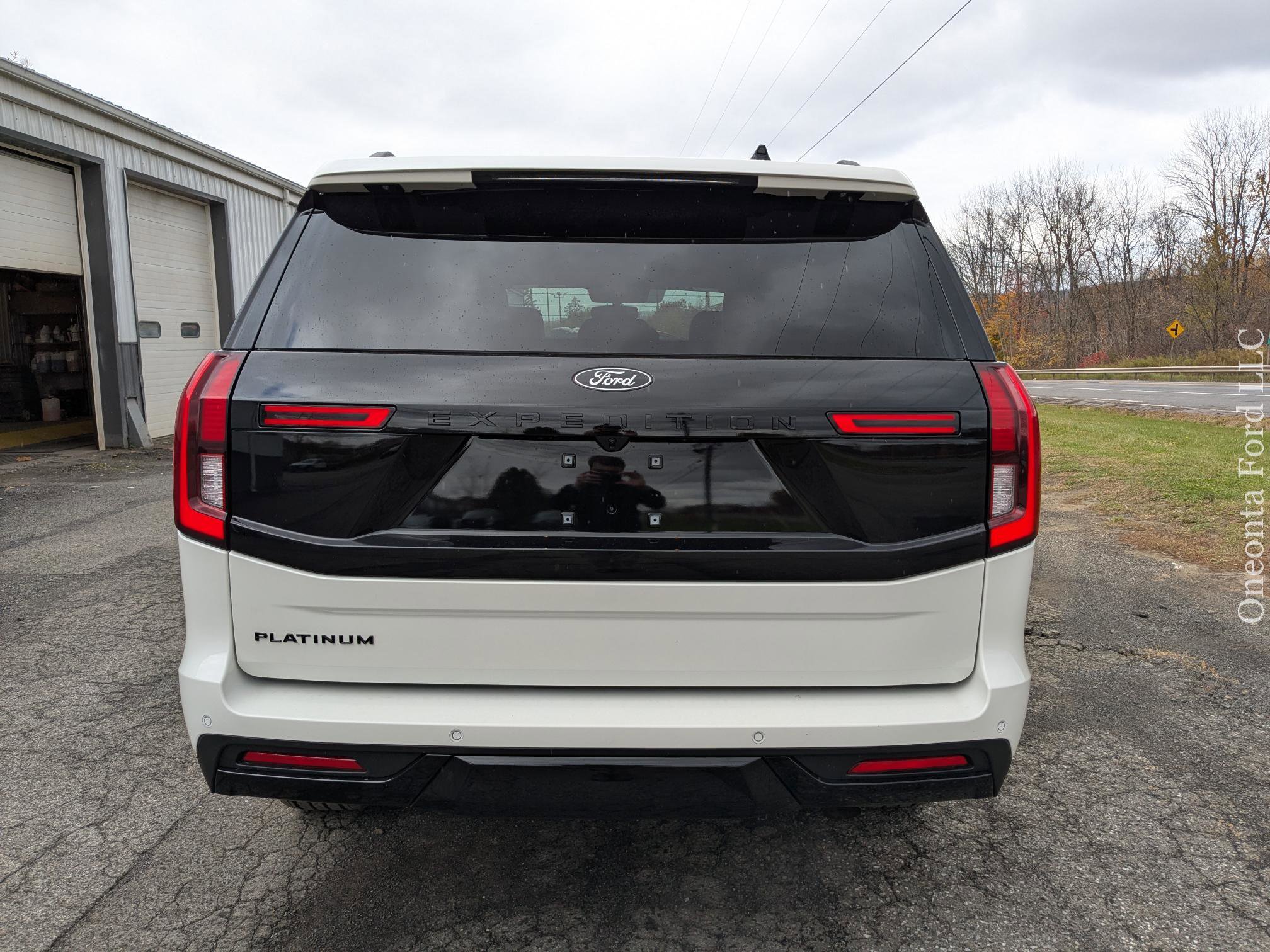 New 2025 Ford Expedition Platinum image 4