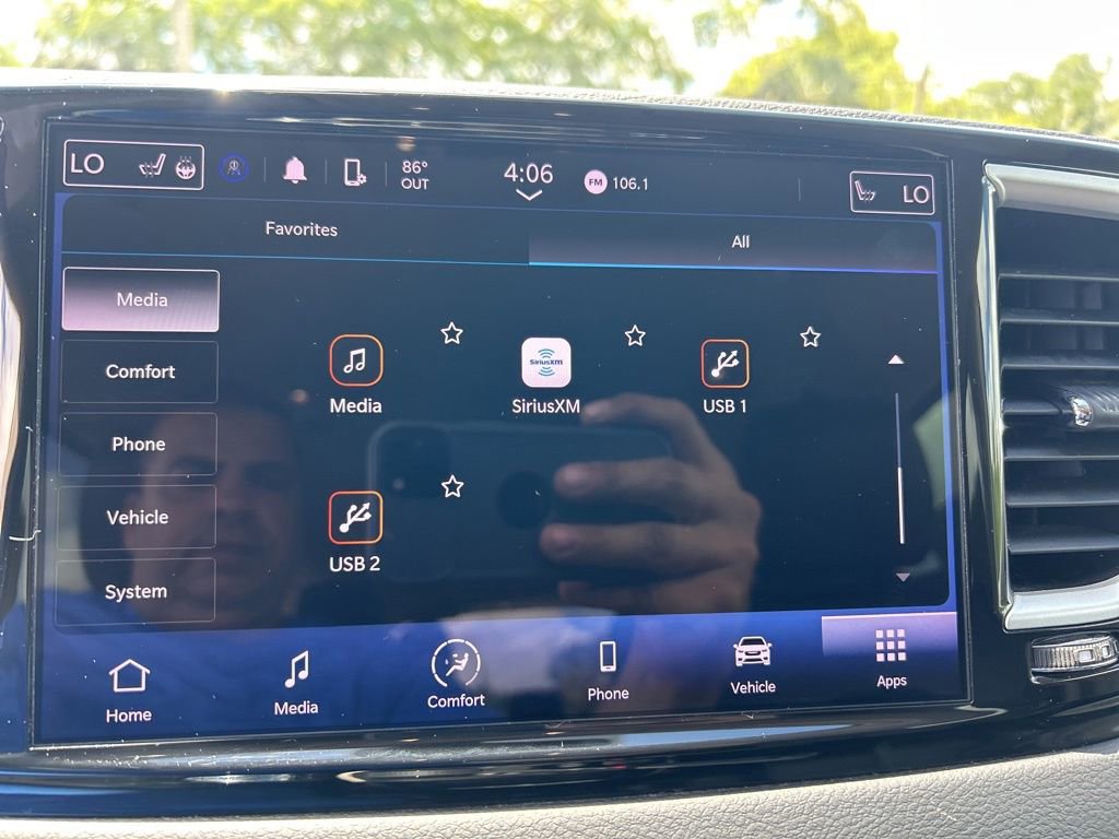 Certified 2023 Chrysler Pacifica Touring-L image 38