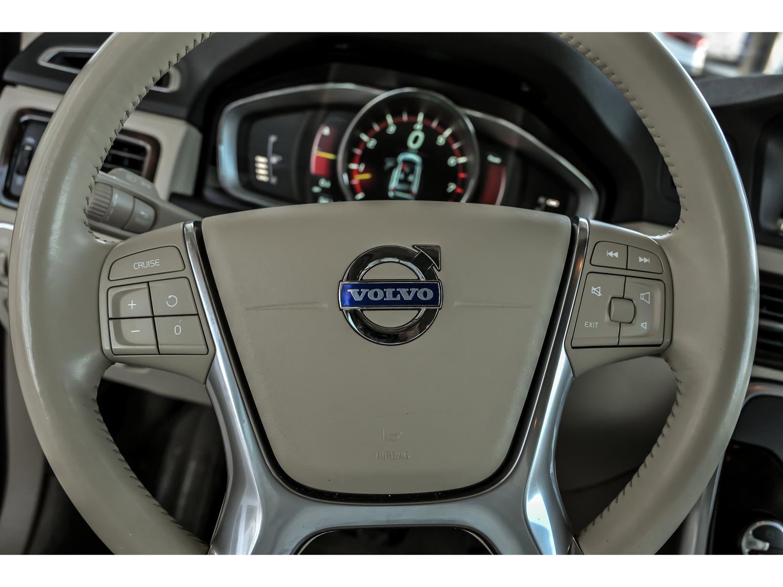 Used 2015 Volvo XC70 T6 Premier Plus image 17