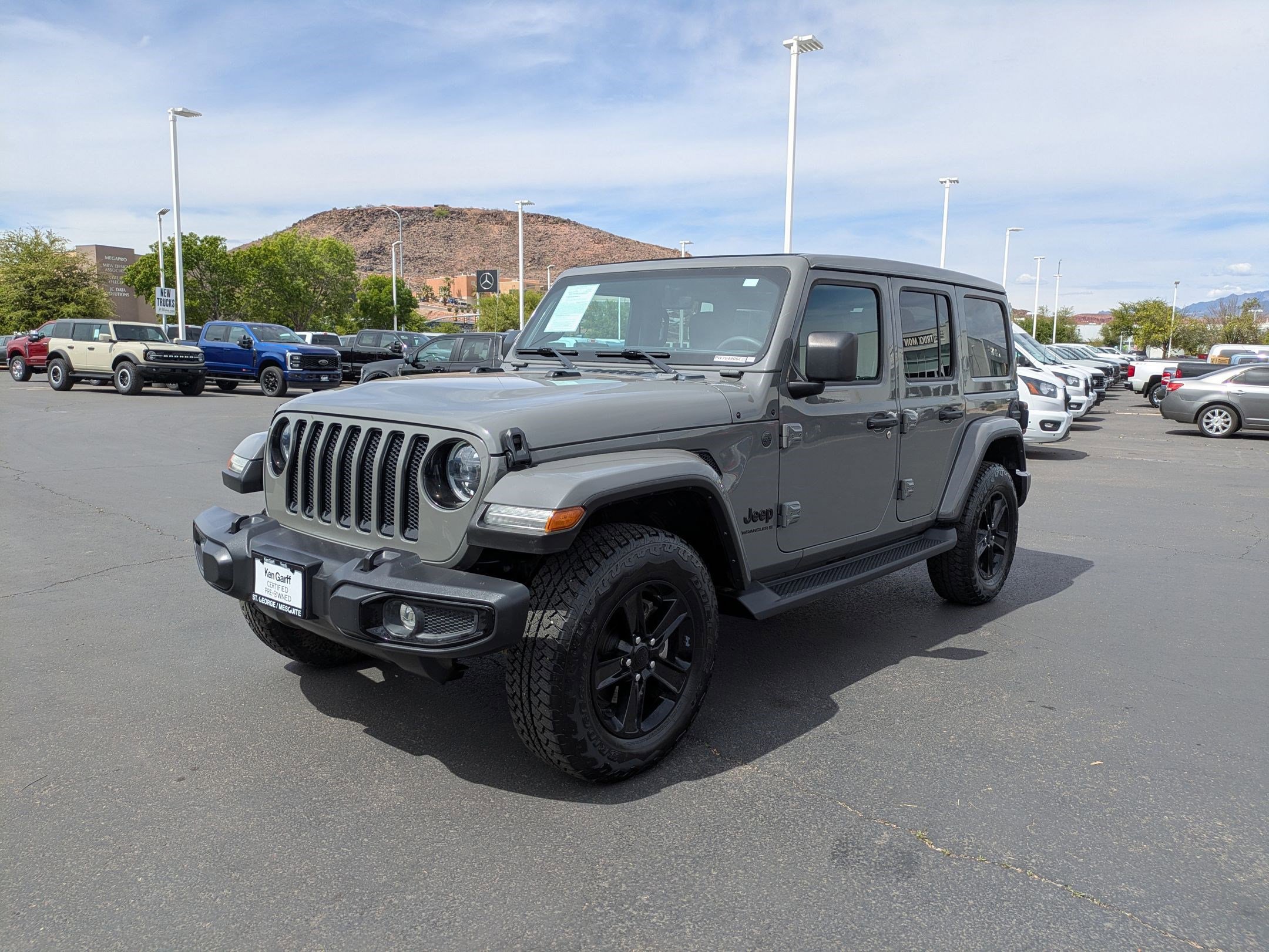 Used 2023 Jeep Wrangler Unlimited Sahara AWD/4WD image 7